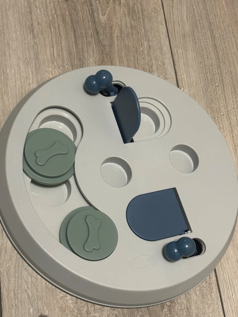 Trixie Mini Flip Board – Juego de inteligencia/estrategia para perros Nivel 2 – photo 4